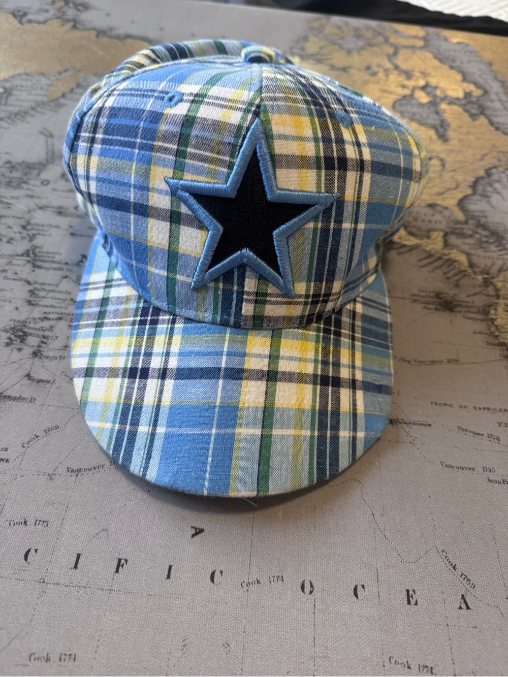 Dallas Cowboys Star Blue White Plaid Stretch Fit Hat Cap Size M. Brim Defect